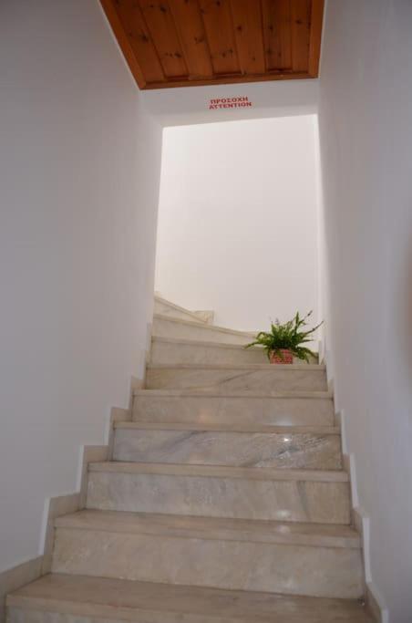 έλλη